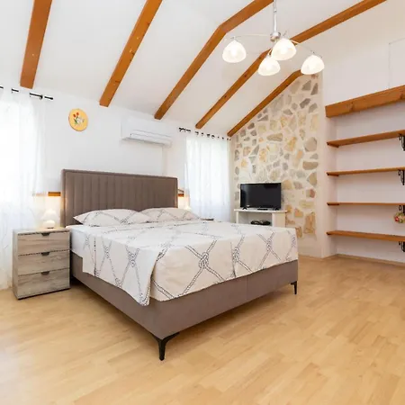 House Nespula * Veli Lošinj